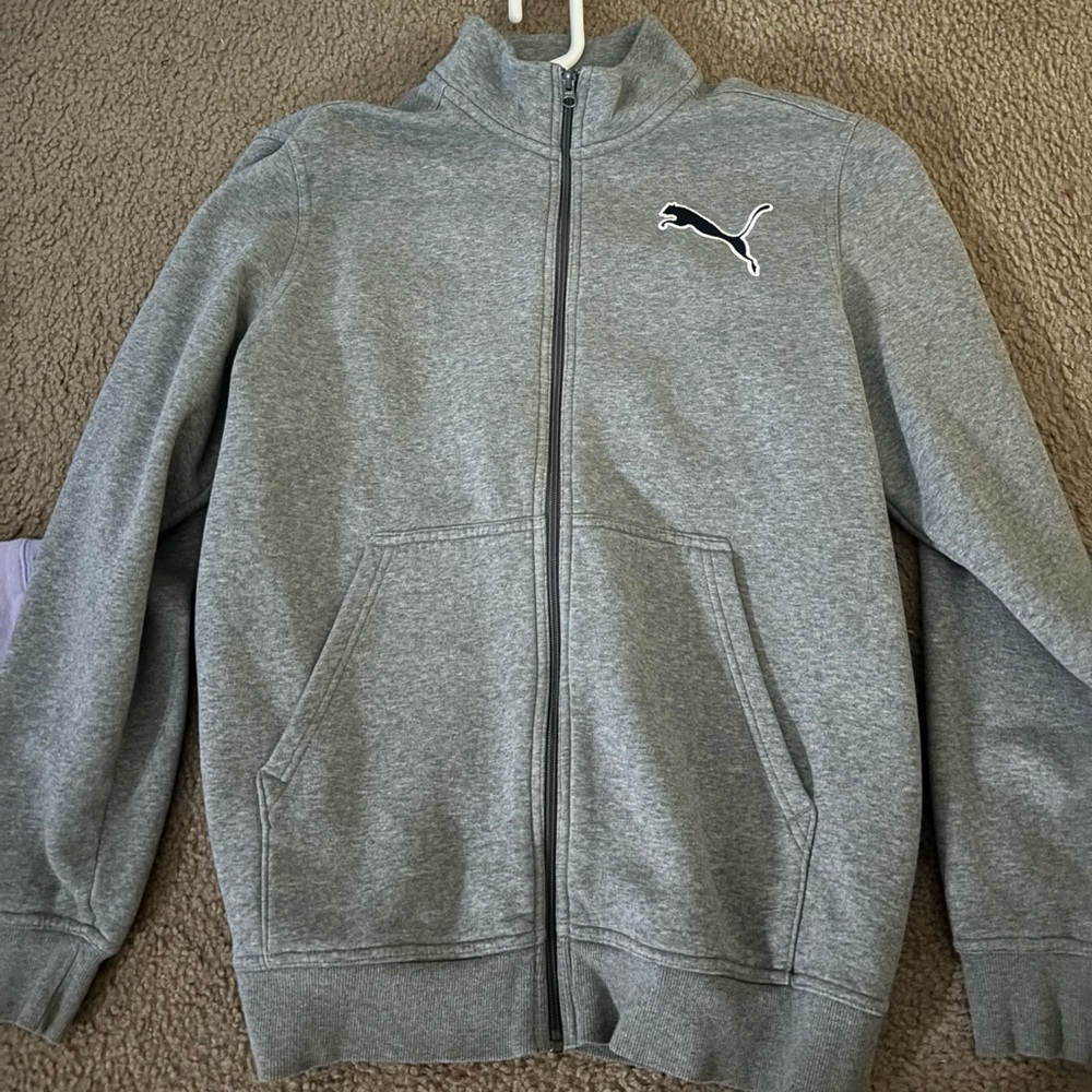 Puma zip up hoodie size large in great condition